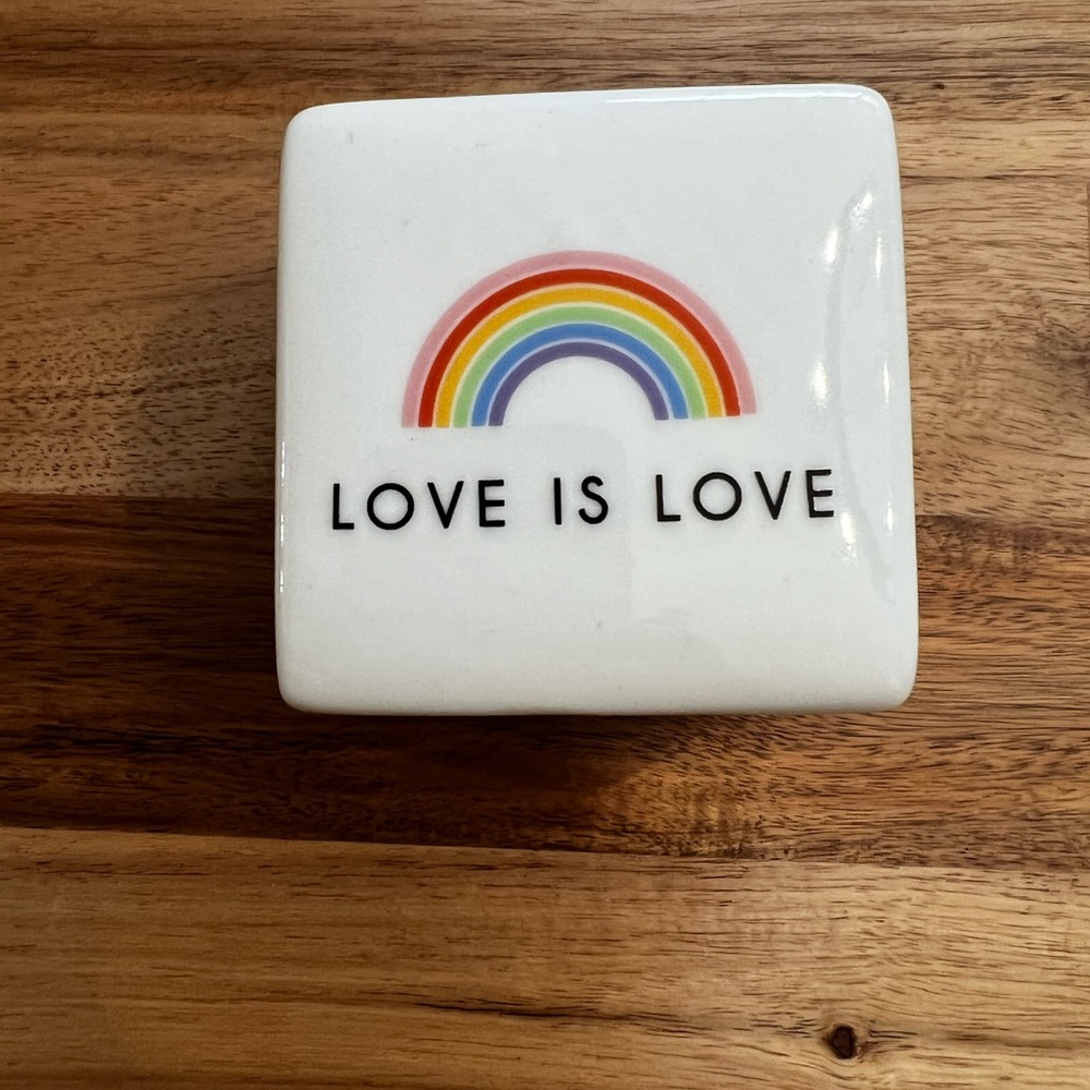 🎉HP🎉Love is Love small jewelry‎ box